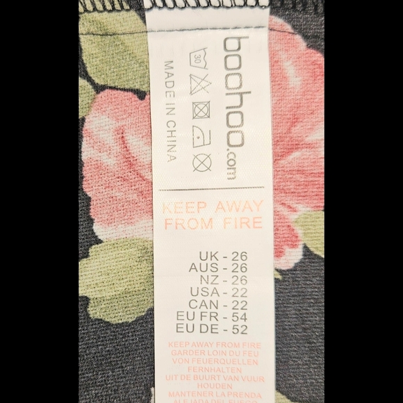 BOOHOO Plus Size Rose Floral Ruffle Tie Playsuit/Romper Plus Size 22 - Picture 11 of 14